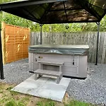 The Birches With Hot Tub * York