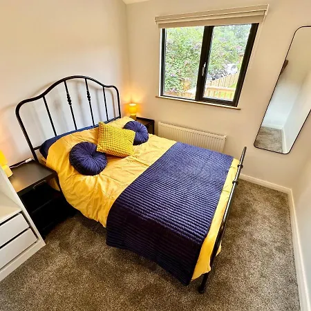 The Birches With Hot Tub 度假居