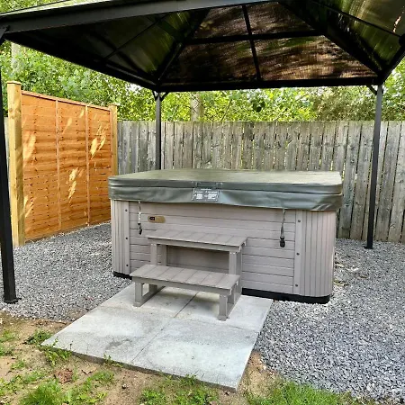 The Birches With Hot Tub * York