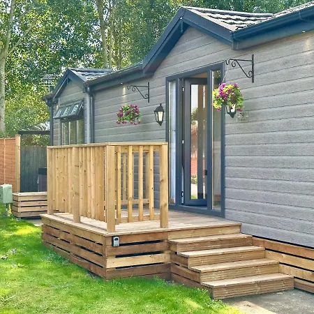 The Birches With Hot Tub