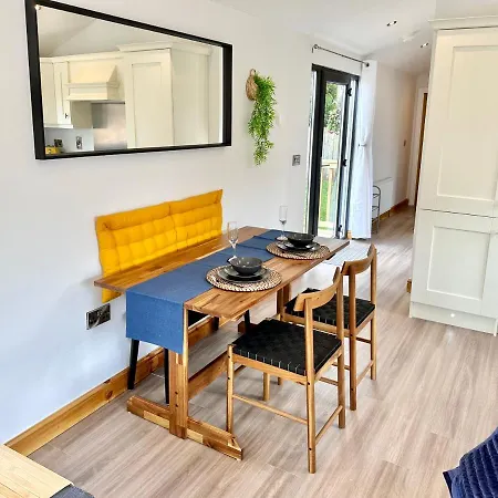 The Birches With Hot Tub * 约克