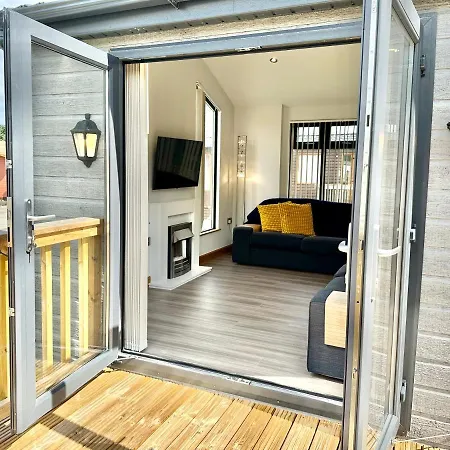 The Birches With Hot Tub *