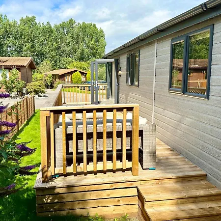 The Birches With Hot Tub