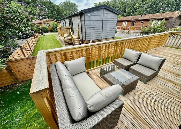 The Birches With Hot Tub * York