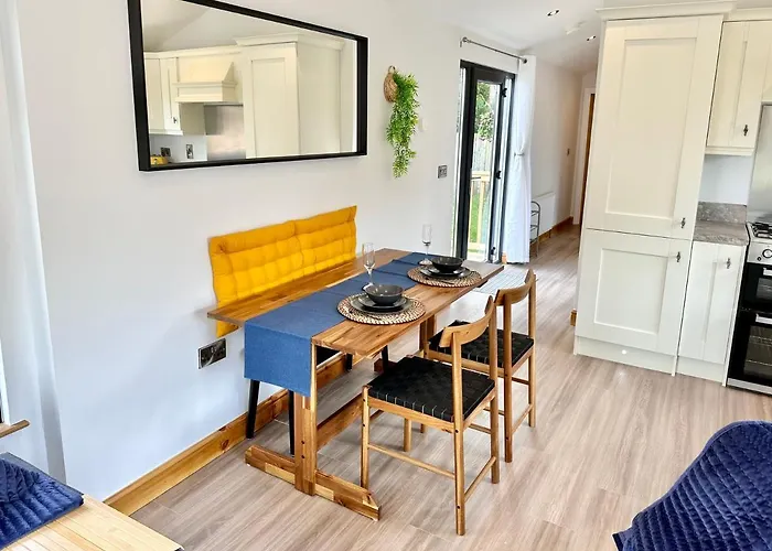 The Birches With Hot Tub * York