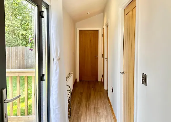 The Birches With Hot Tub * York