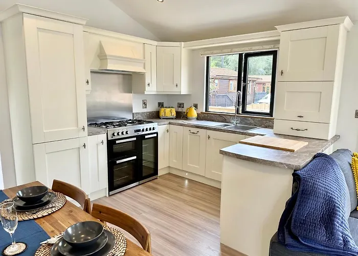 The Birches With Hot Tub