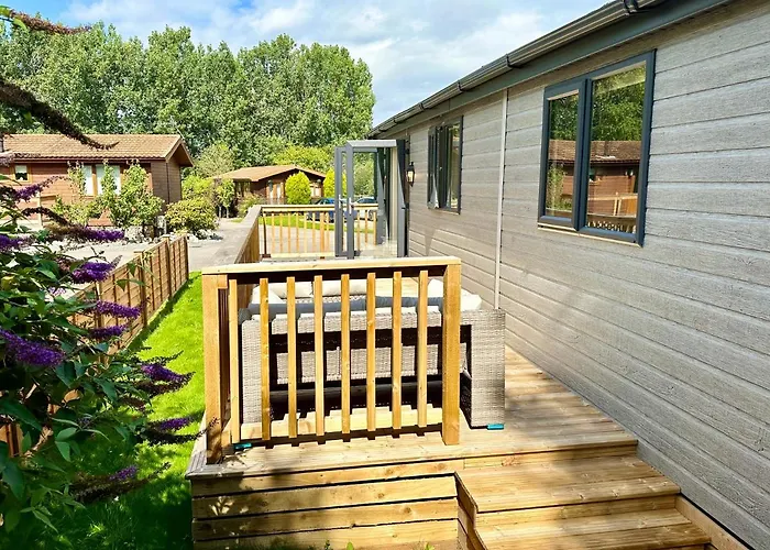 The Birches With Hot Tub