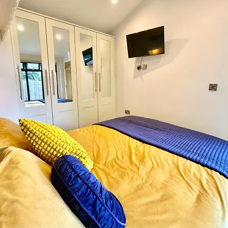 The Birches With Hot Tub يورك