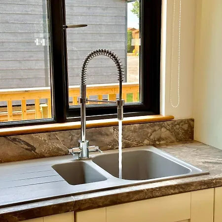 بيت للعطل The Birches With Hot Tub يورك