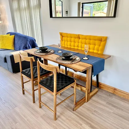 بيت للعطل The Birches With Hot Tub