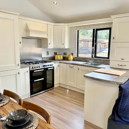 The Birches With Hot Tub