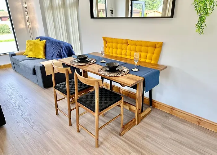 בית נופש The Birches With Hot Tub